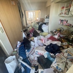 部屋のゴミ仕分け、排出作業