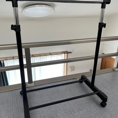 【決まりました】キャスター付　伸縮ハンガーラック  セットの画像