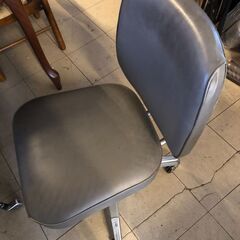 引き取り限定でイス