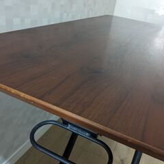 高さ調節可能テーブルの画像