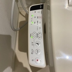 LIXILシャワートイレ2021年製美品暖房便座の画像