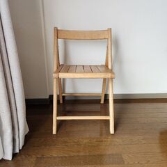 木製の椅子の画像