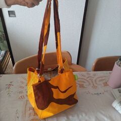 北欧製リバーシブル布バッグ。マチあり。底板あり。