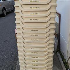 プラスチック製の猫トイレ中古たくさんあるのでリサイクルできる業者...