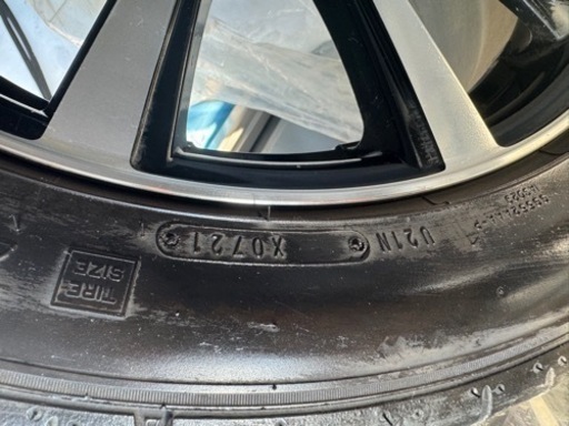 車のパーツ タイヤ、ホイール