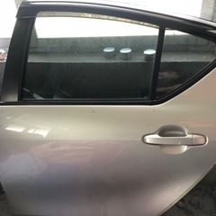 トヨタ　アクア　ドア　左後ろ
