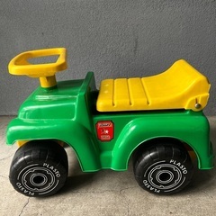 子供用　車　外遊び