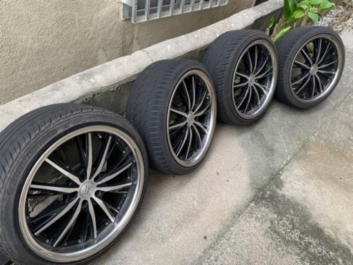 車のパーツ タイヤ、ホイール