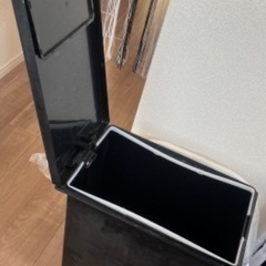 45L足踏みゴミ箱の画像