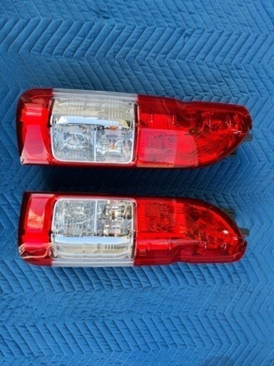 ハイエース7型新車外しテールランプ球付