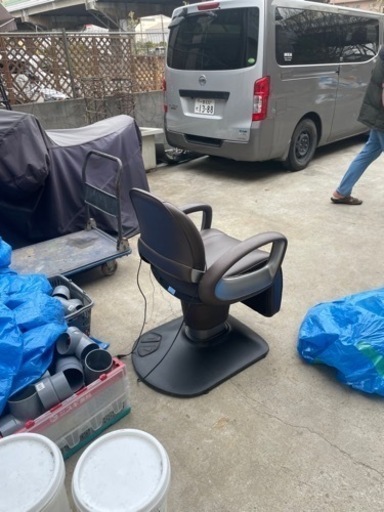 美容室の電動椅子