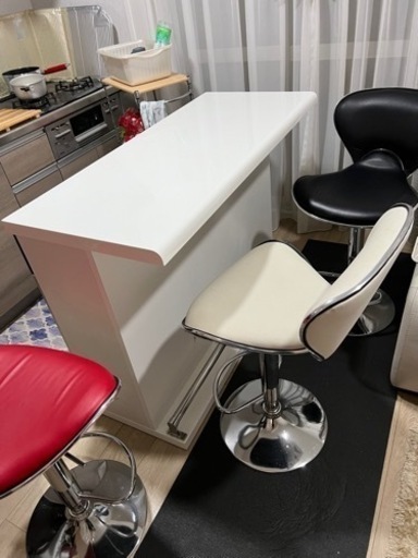 カウンターテーブル椅子３つ付き