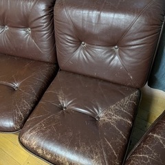 革製3人様用ソファの画像