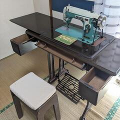 足踏みミシン ジャノメ 椅子、説明書付き レトロ 当時物 インテリアの画像
