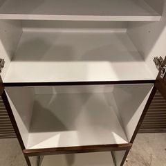 ★中古格安食器棚！ アンティークぽいガラスやアイアン取っ手が素敵な 食器棚の画像