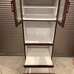 ★中古格安食器棚！ アンティークぽいガラスやアイアン取っ手が素敵な 食器棚の画像