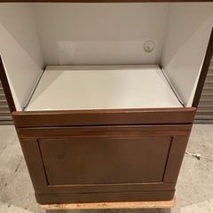 ★中古格安食器棚！ アンティークぽいガラスやアイアン取っ手が素敵な 食器棚の画像