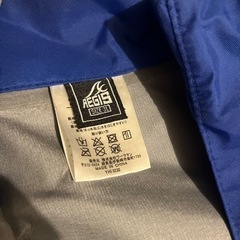 雨用ジャンパーとズボンの画像