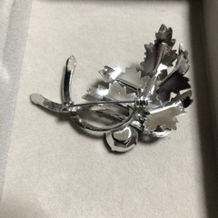 服/ファッション アクセサリー ピアス中古品　　アンティークブローチの画像