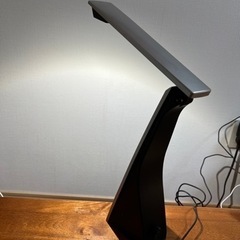 PanasonicのLEDデスクスタンドSQ-LD220-Sの画像