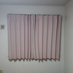 窓とドアのカーテンの画像