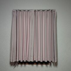 窓とドアのカーテンの画像