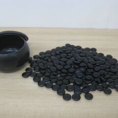 碁石 黒石187個 白石200個 直径2.2cm 厚み0.7cm 碁笥付きの画像