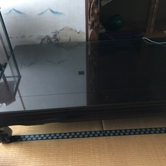 お問い合わせ待ってます。ガラス板付き大きいテーブルの画像