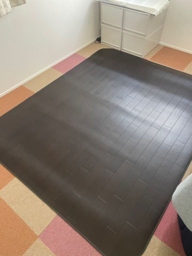 ［値下げ、配送］木目柄ダイニングカーペット