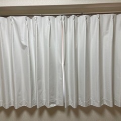 ニトリ　カーテン　窓用　スタンダード　クリームホワイト？　一年程使用の画像