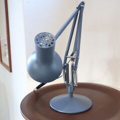 英国のブランドANGLEPOISE(アングルポイズ)のType75 MINI デスクランプ/スレートグレーです。インダストリアルな雰囲気のタスクライトとしてもおススメのオシャレな照明です♪/ACTUSの画像