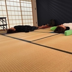 【ヨガ教室】@新小岩・少人数リラックスヨガ★たまごブロックを使ったヨガの画像