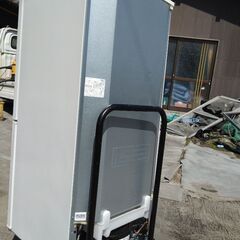 2ドア冷蔵庫1000円で譲ります。の画像