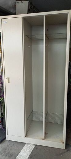 3名用ロッカー（2か所扉無し）￥2000