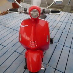  ジャンク品！！電動乗用バイク ベスパ 電動乗用玩具 乗用玩具 おもちゃ/オブジェ・中古品の画像