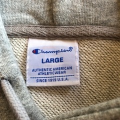 【値下げしました】Champion  パーカーの画像