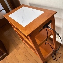 家具 キャスター付ワゴン　電源付きの画像