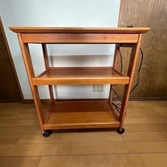 家具 キャスター付ワゴン　電源付きの画像