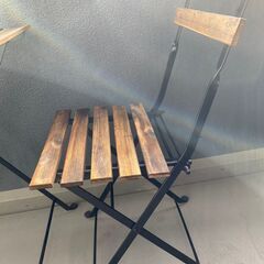 IKEA TÄRNÖ テルノー テーブル＆チェア2脚 屋外用, ブラック/ライトブラウンステインの画像
