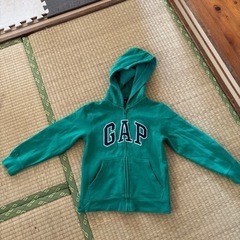 GAPのジップアップパーカー