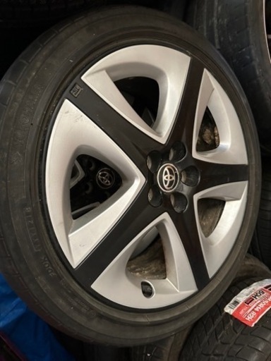 車のパーツ タイヤ、ホイール