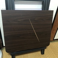 折りたたみテーブルの画像