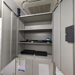 オフィス用のキャビネットの画像