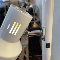 おしゃれなインテリアに♪3灯フロアスタンドライトの画像