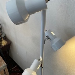 おしゃれなインテリアに♪3灯フロアスタンドライトの画像