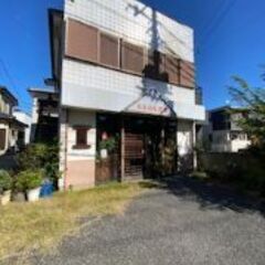 店舗付住居（一棟貸し）、ロードサイドにある元ラーメン店舗。車2台...