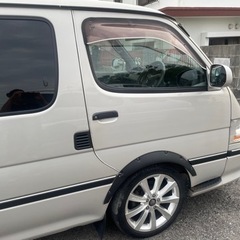 ハイエース100系の画像