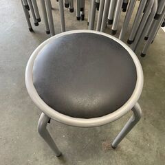 【ジモティ限定特価】 丸椅子 金属製 イス スツール スタッキングチェア 待合室 椅子 パイプイス FB-01BKの画像
