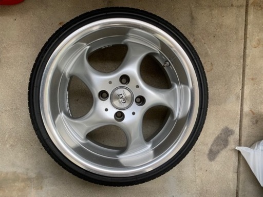 車のパーツ タイヤ、ホイール