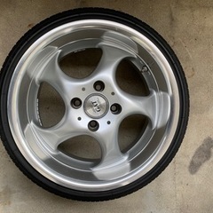 車のパーツ タイヤ、ホイールの画像